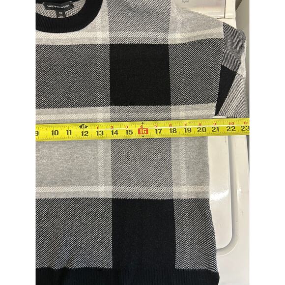 SAKS Fifth Avenue Black Gray Plaid Crew Neck High Low Box Sweater Size Medium - Picture 8 of 9